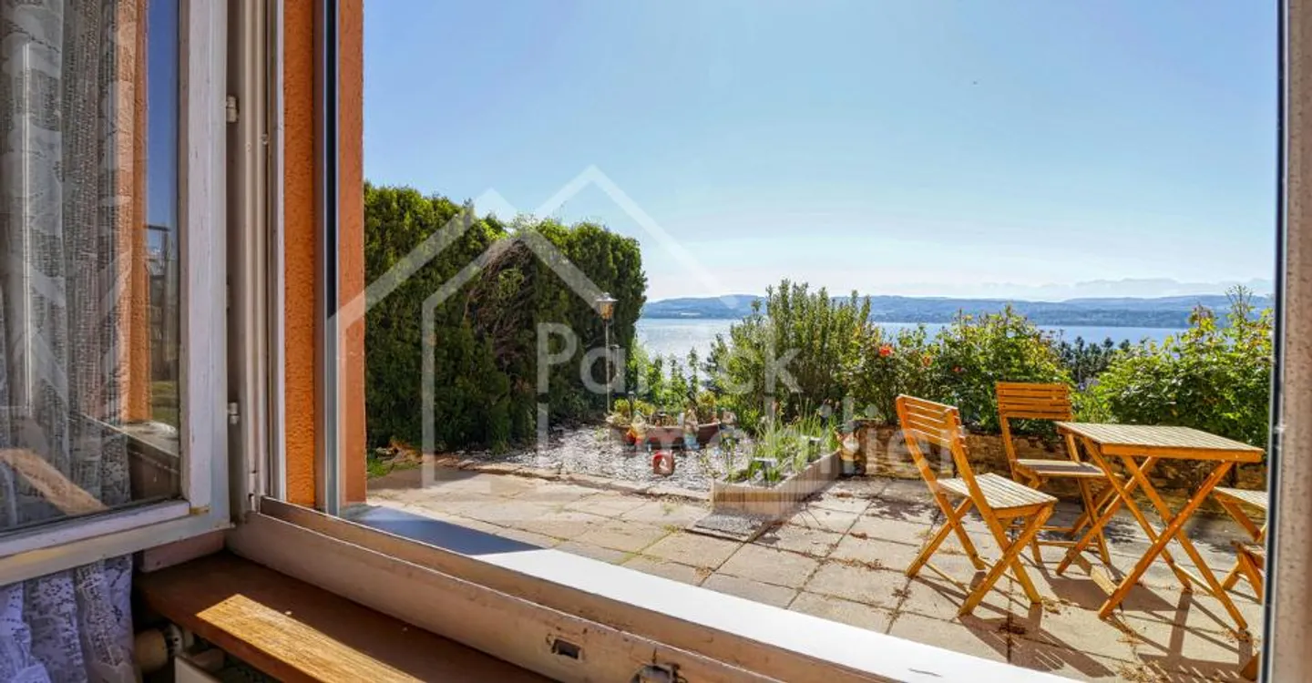 Charming Townhouse with Lake View - Photo 10 of 13