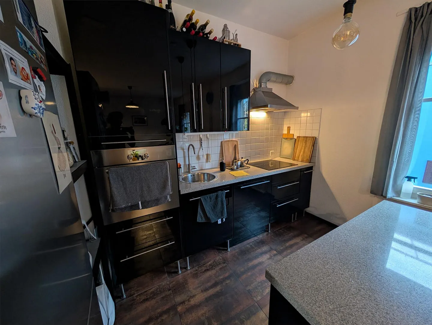 Camera WG luminosa in un appartamento centrale di 3,5 stanze nel quartiere 4 - Foto 5 di 8