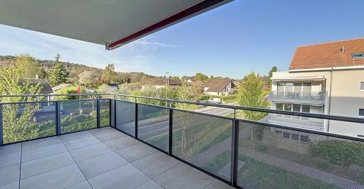 Appartement moderne avec grand balcon - Photo 2 sur 9