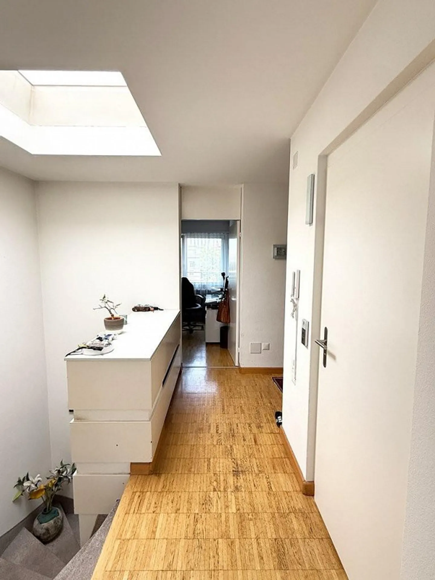 Stylish living in a quiet location in Basel - Photo 2 of 11