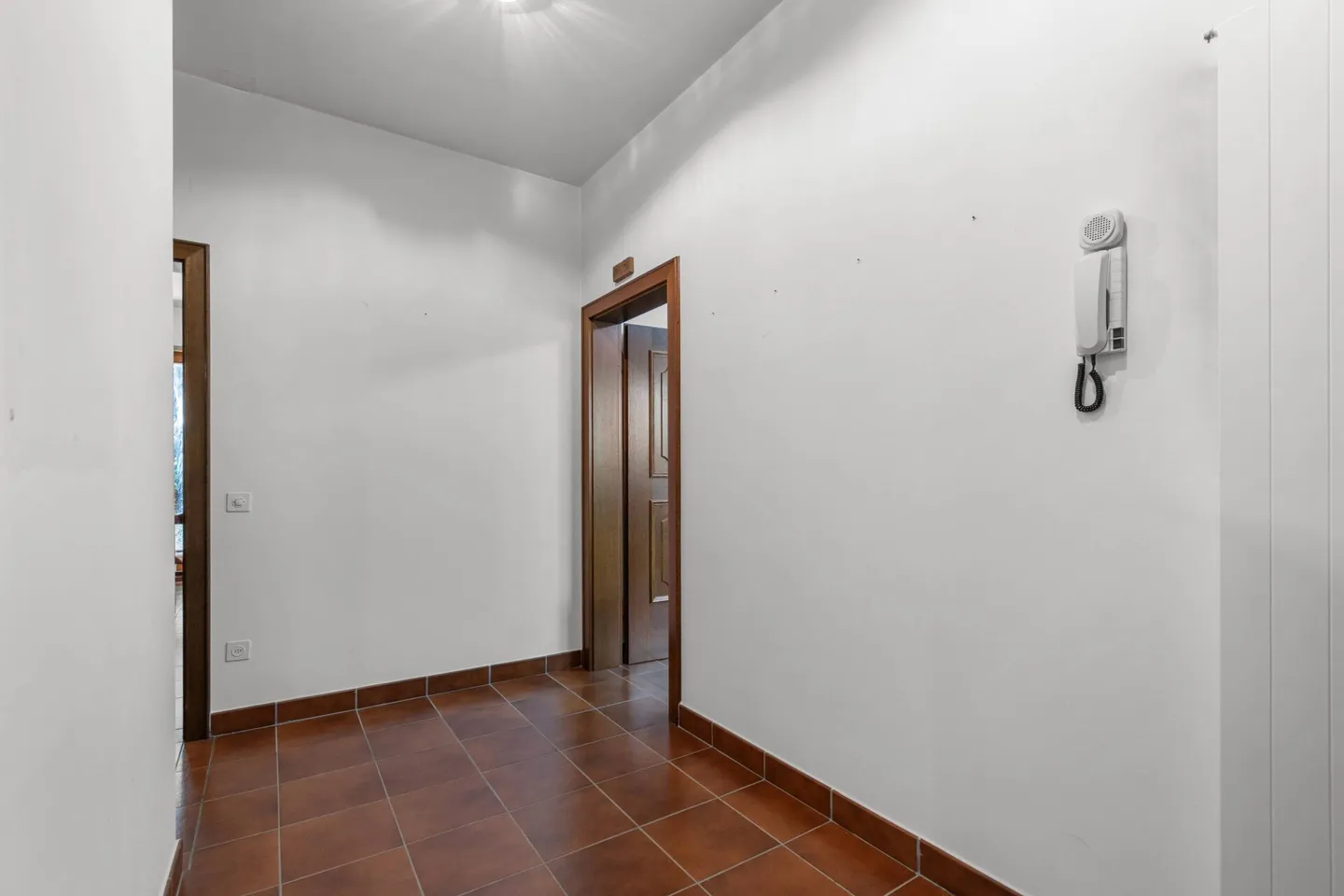 Independent Villa with Large Private Garden - Photo 8 of 19