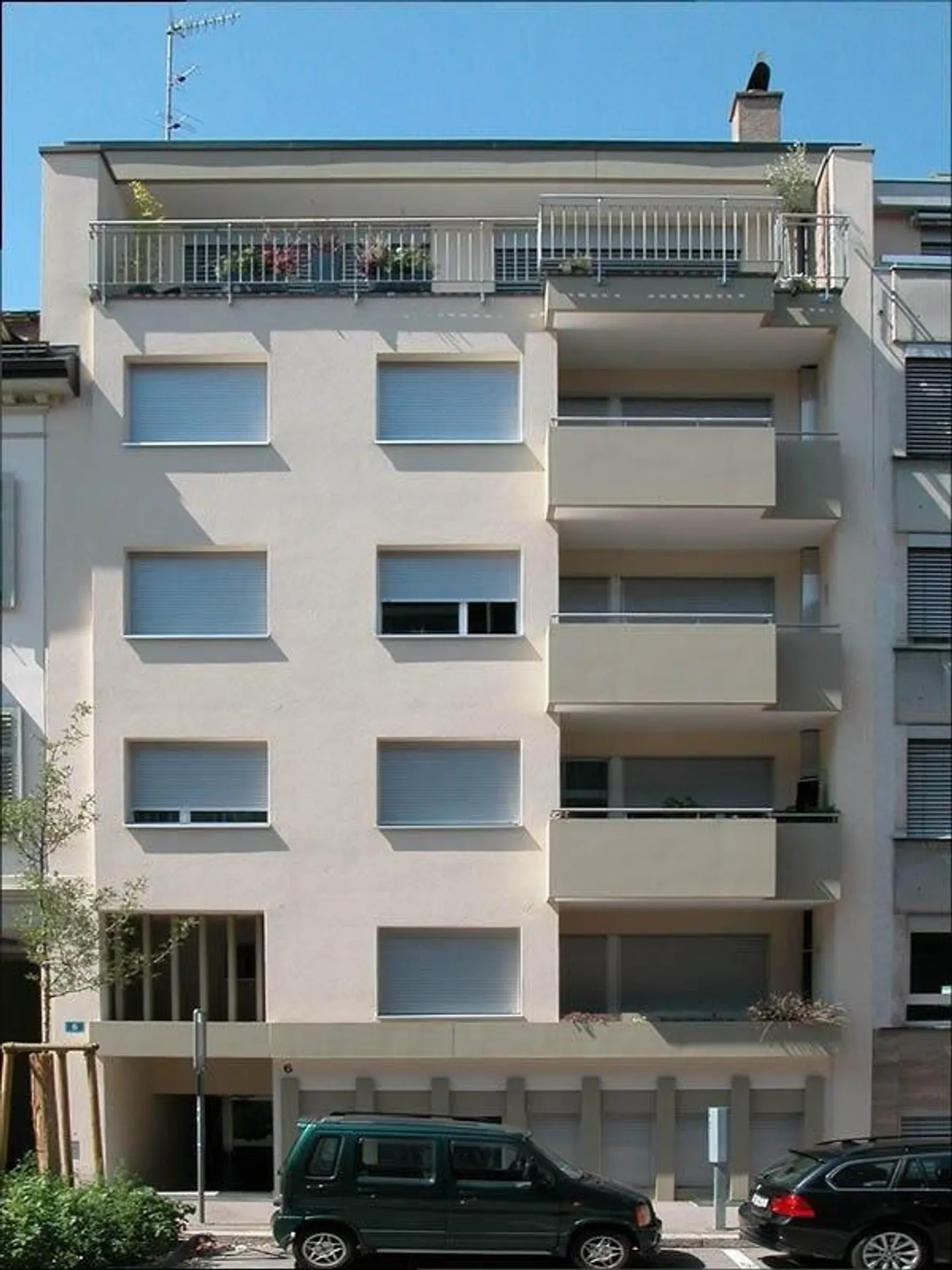 Stylish living in a quiet location in Basel - Photo 1 of 11