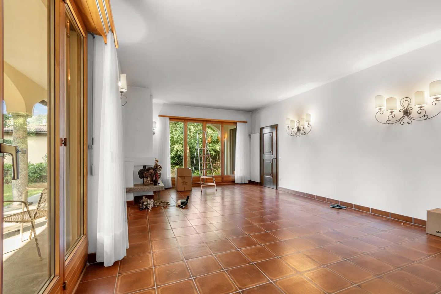 Independent Villa with Large Private Garden - Photo 15 of 19