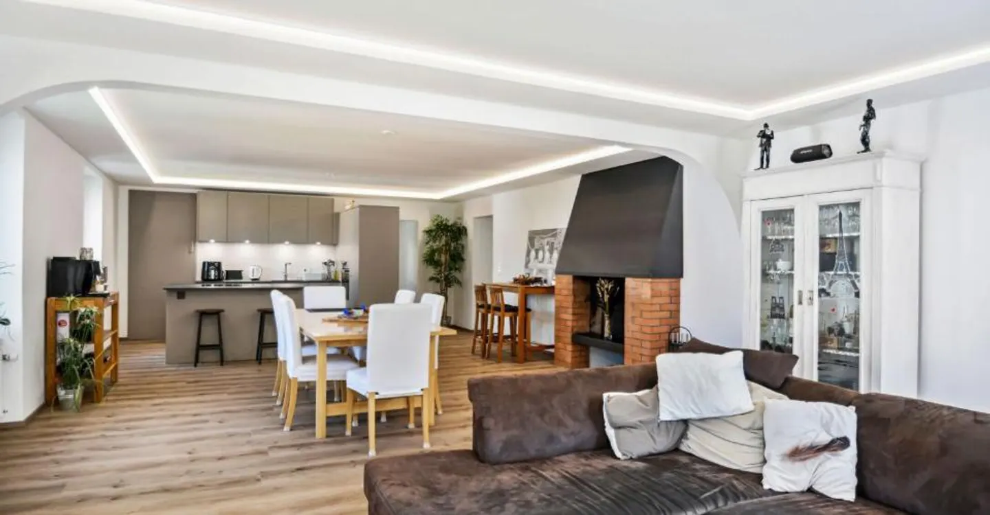 Sonvilier, magnifique maison de 5.5 pièces rénovée - Foto 1 von 12