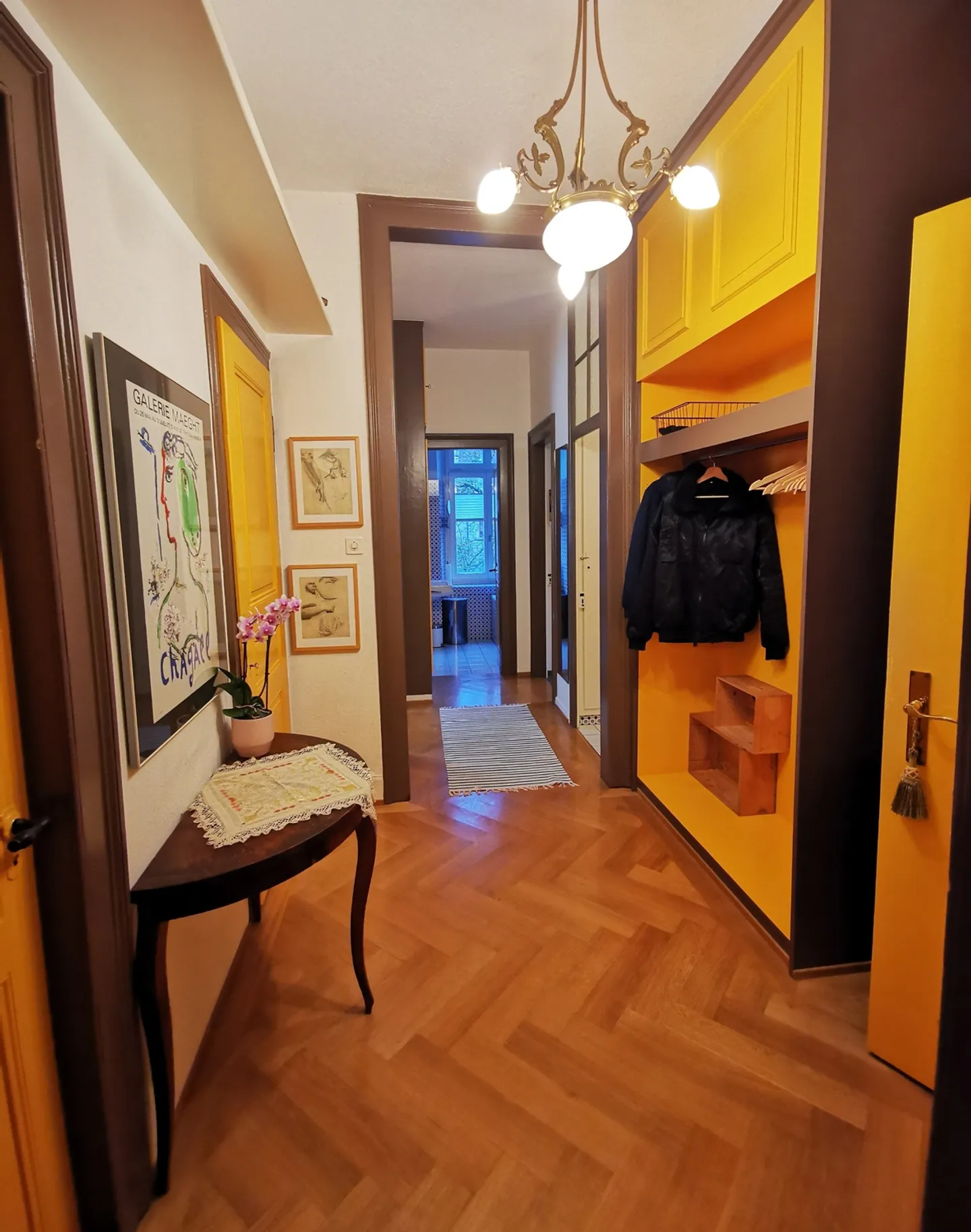 Stylish Apartment with Garden - Photo 5 of 10