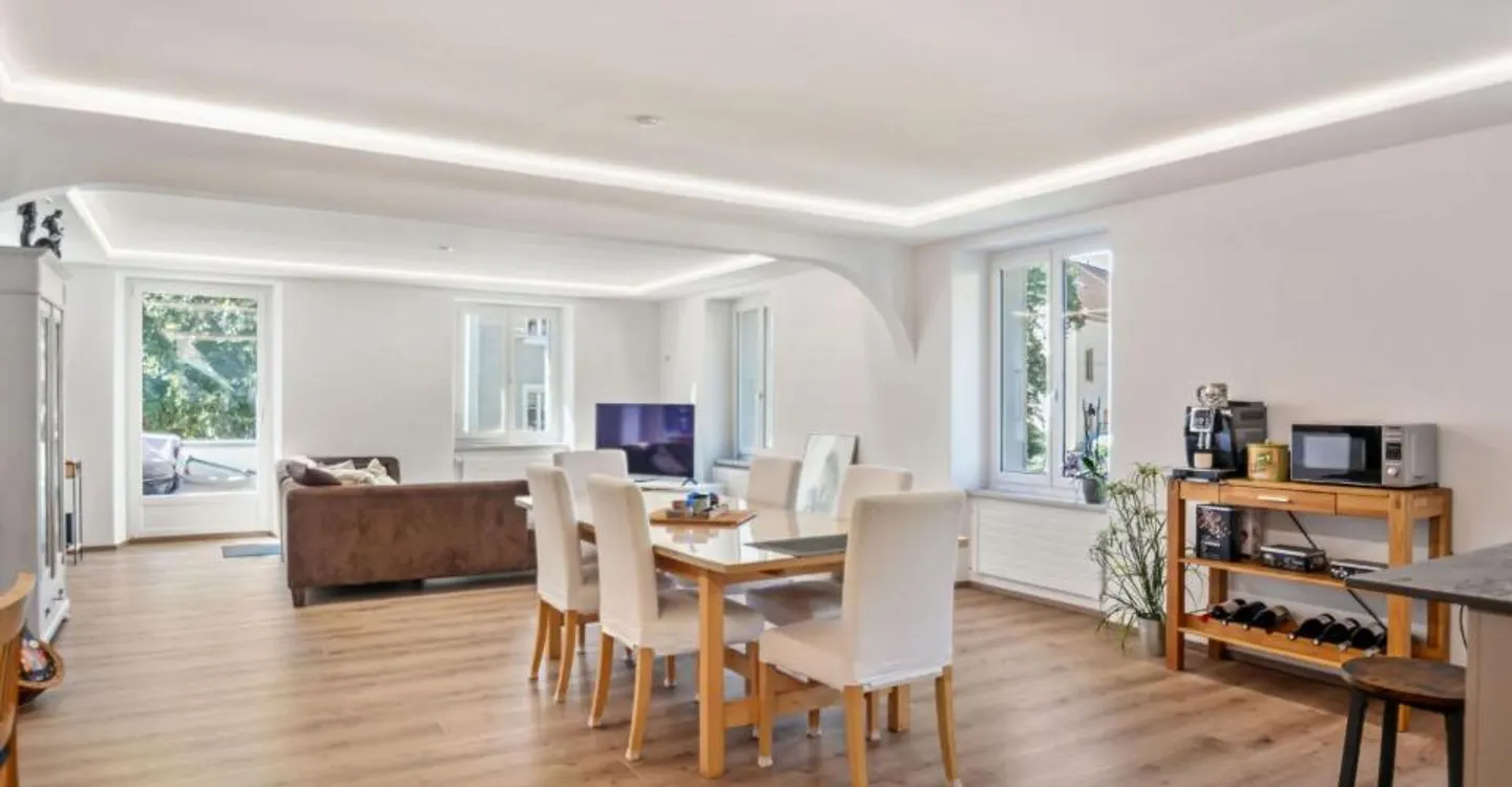 Sonvilier, magnifique maison de 5.5 pièces rénovée - Foto 2 von 12