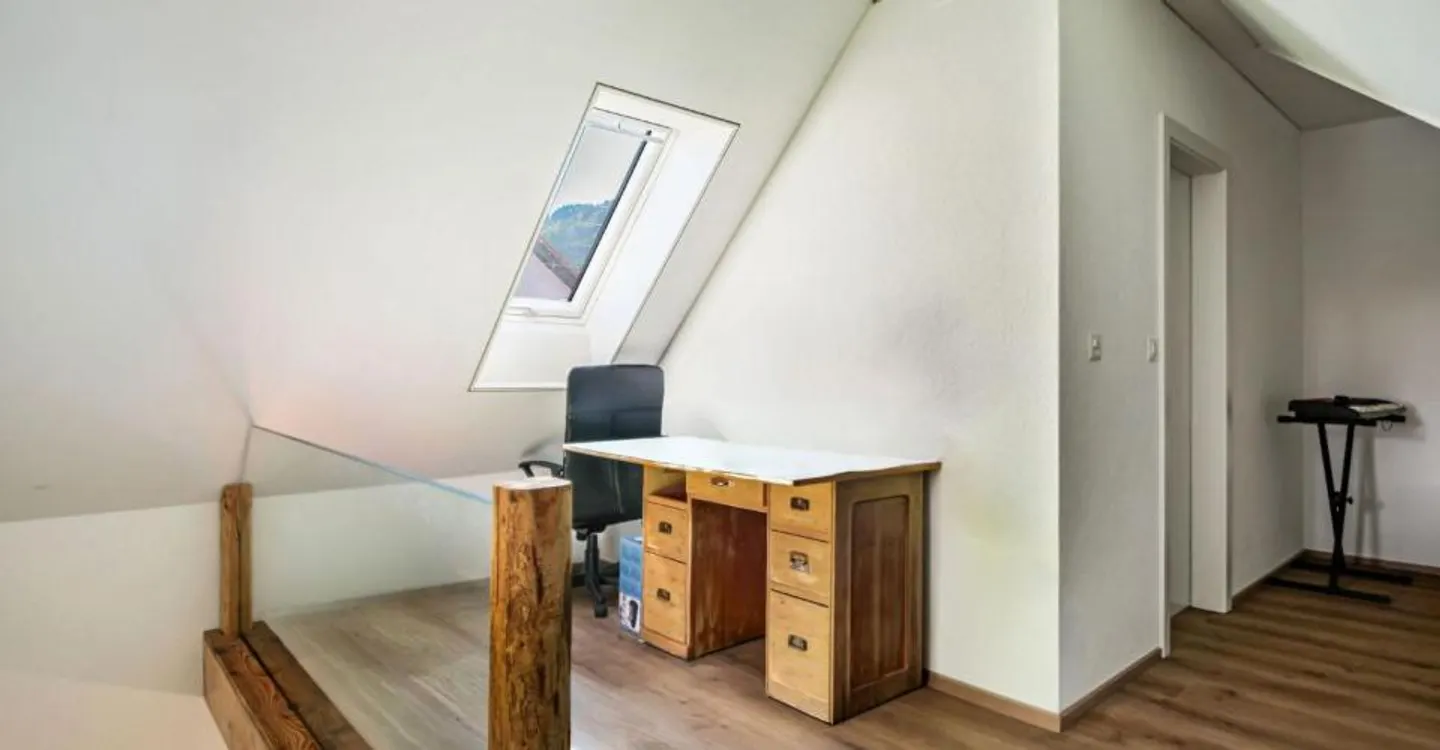 Sonvilier, magnifique maison de 5.5 pièces rénovée - Foto 7 von 12