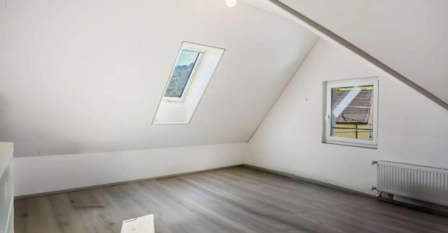 Sonvilier, magnifique maison de 5.5 pièces rénovée - Foto 10 von 12
