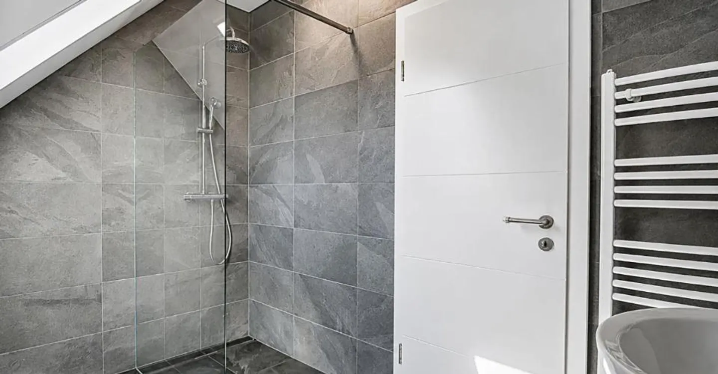 Sonvilier, magnifique maison de 5.5 pièces rénovée - Foto 11 von 12