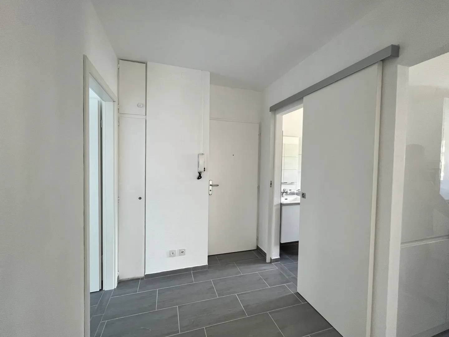 APPARTAMENTO 3.5 LOCALI RISTRUTTURATO - Foto 10 di 12