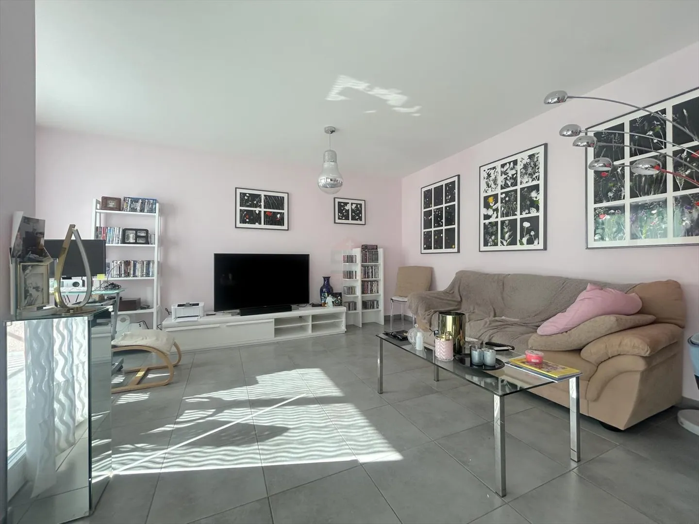 CASATAX Appartamento affascinante con 4 stanze e balcone - Foto 3 di 9