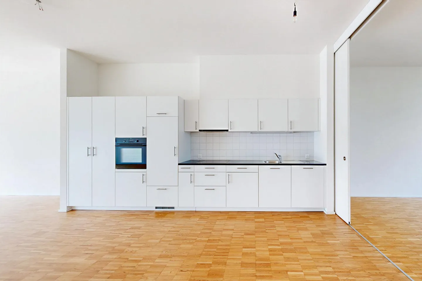 DAS OFFICE MIT BLICK INS GRÜNE - Foto 3 von 5