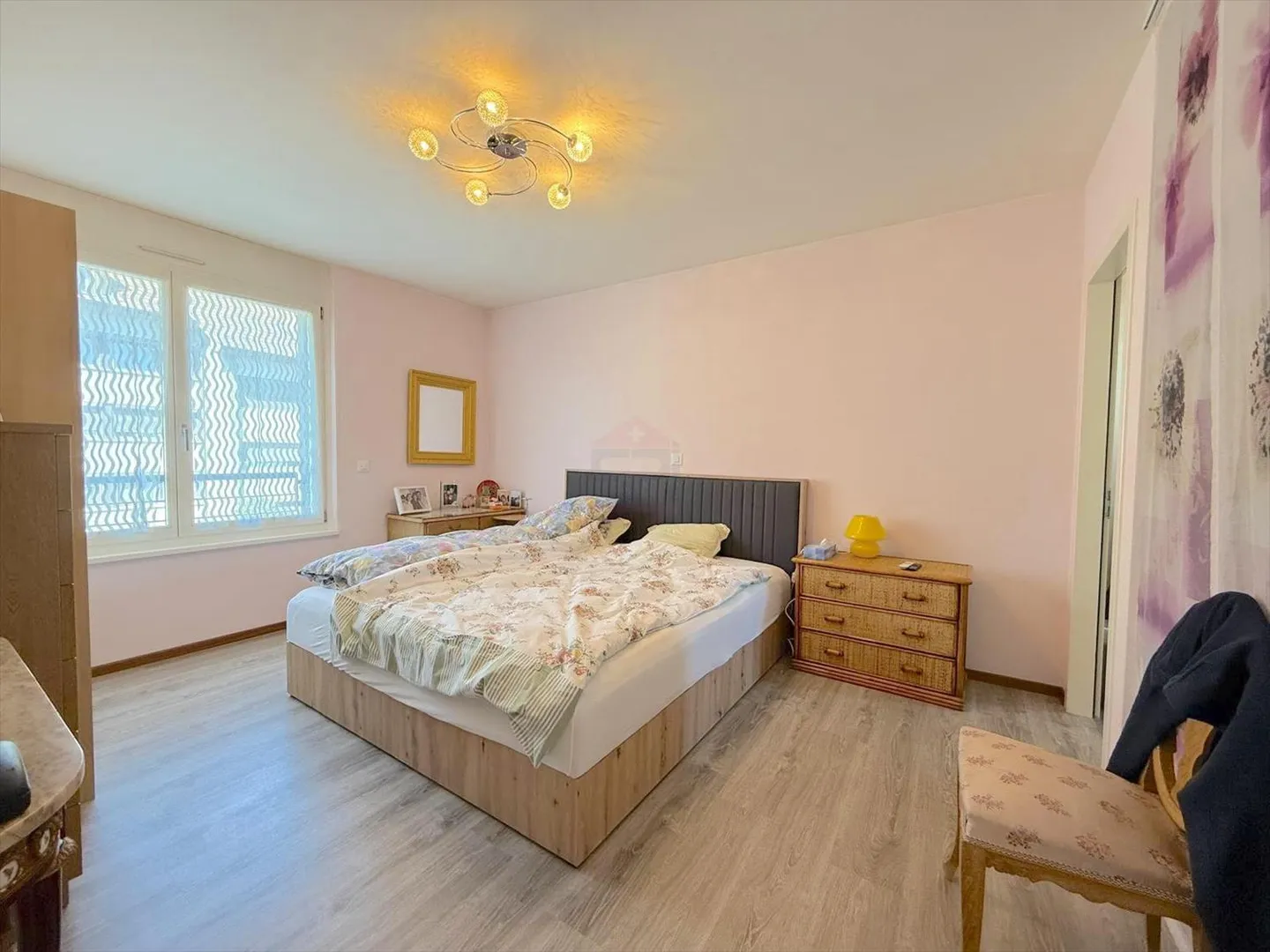CASATAX Appartamento affascinante con 4 stanze e balcone - Foto 5 di 9