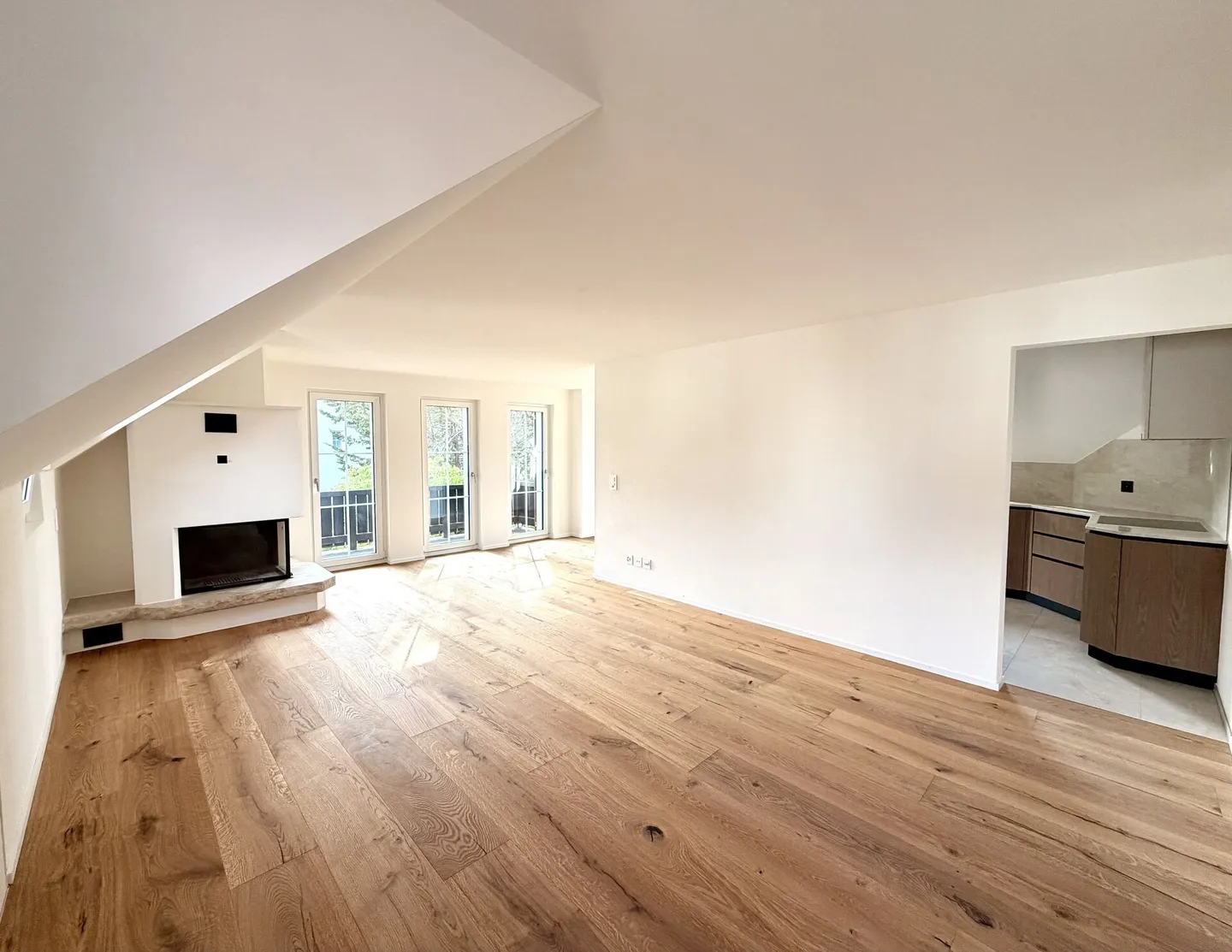 Appartamento 4.5 stanze come nuovo completamente ristrutturato! - Foto 2 di 12