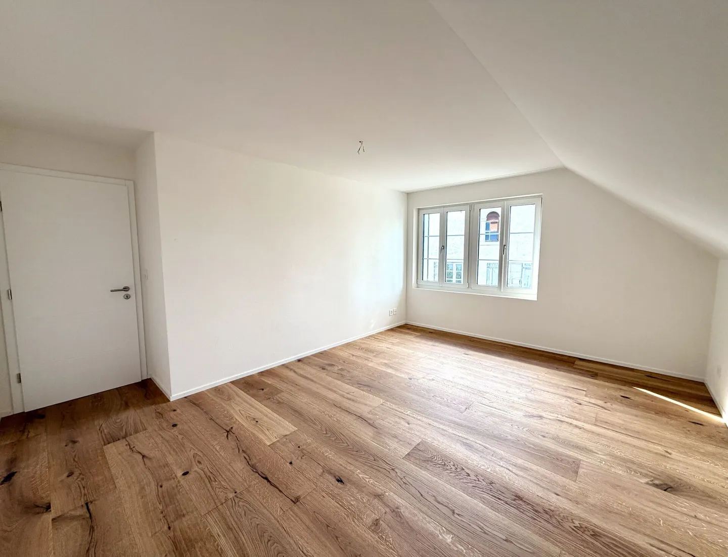 Appartamento 4.5 stanze come nuovo completamente ristrutturato! - Foto 6 di 12