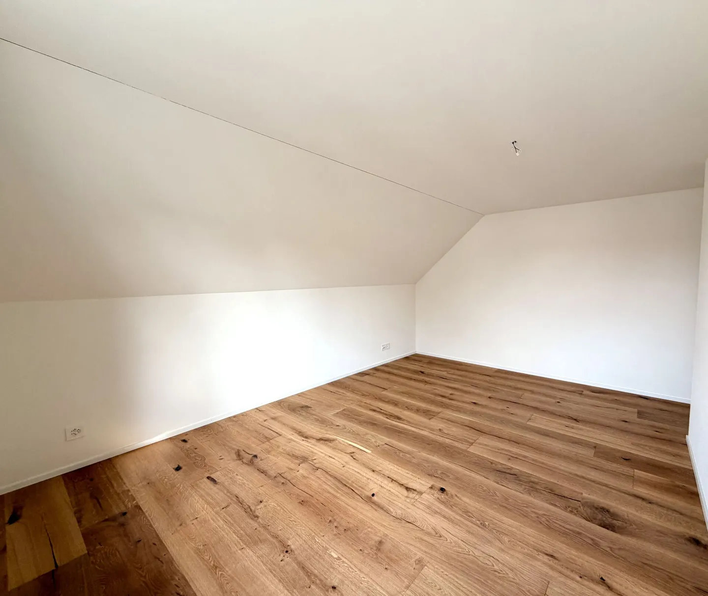 Appartamento 4.5 stanze come nuovo completamente ristrutturato! - Foto 7 di 12