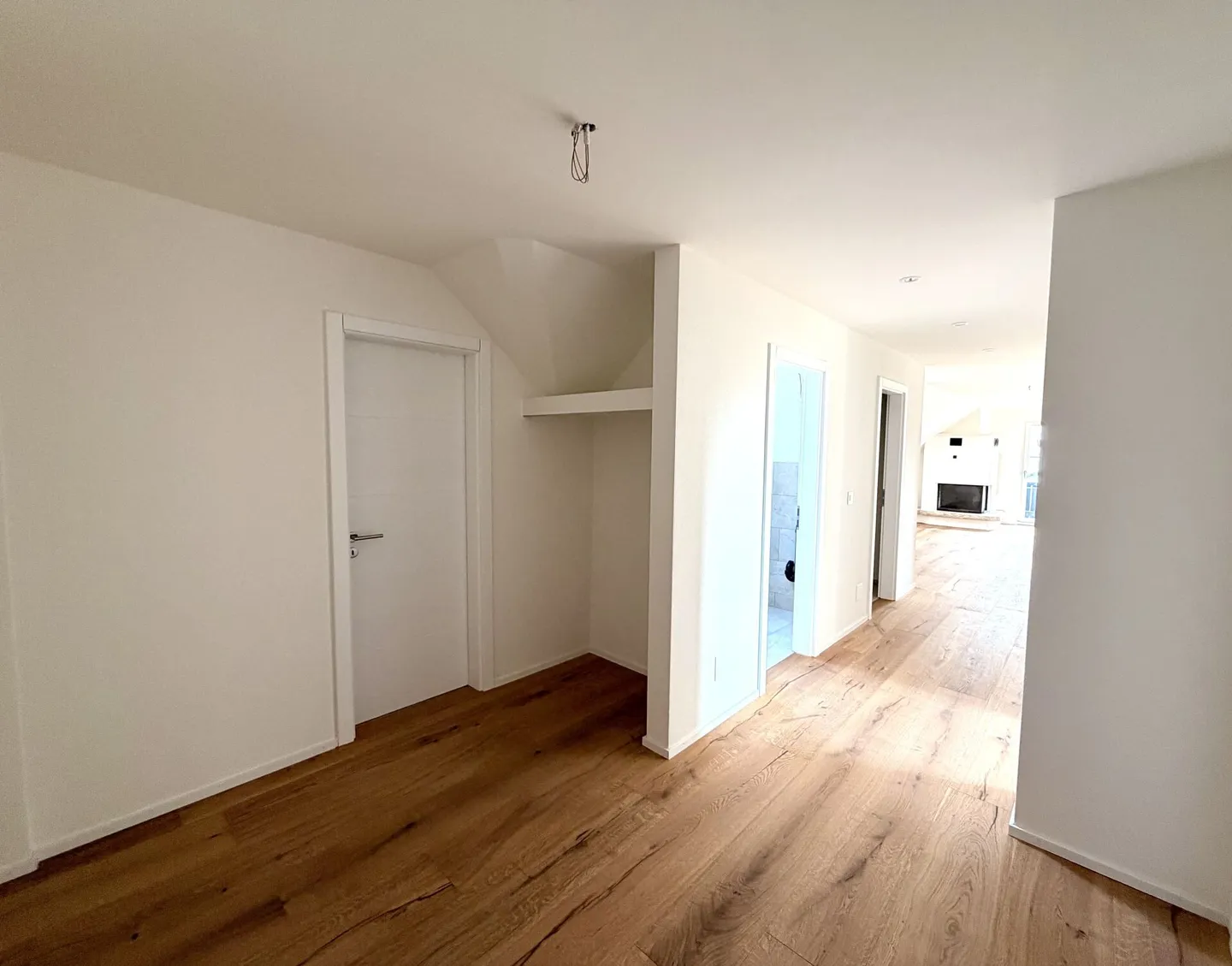 Appartamento 4.5 stanze come nuovo completamente ristrutturato! - Foto 8 di 12