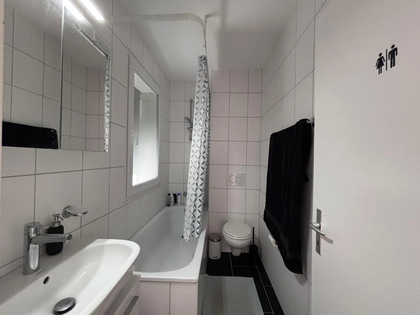 Bright 2.5-room attic apartment for rent - Photo 1 of 8