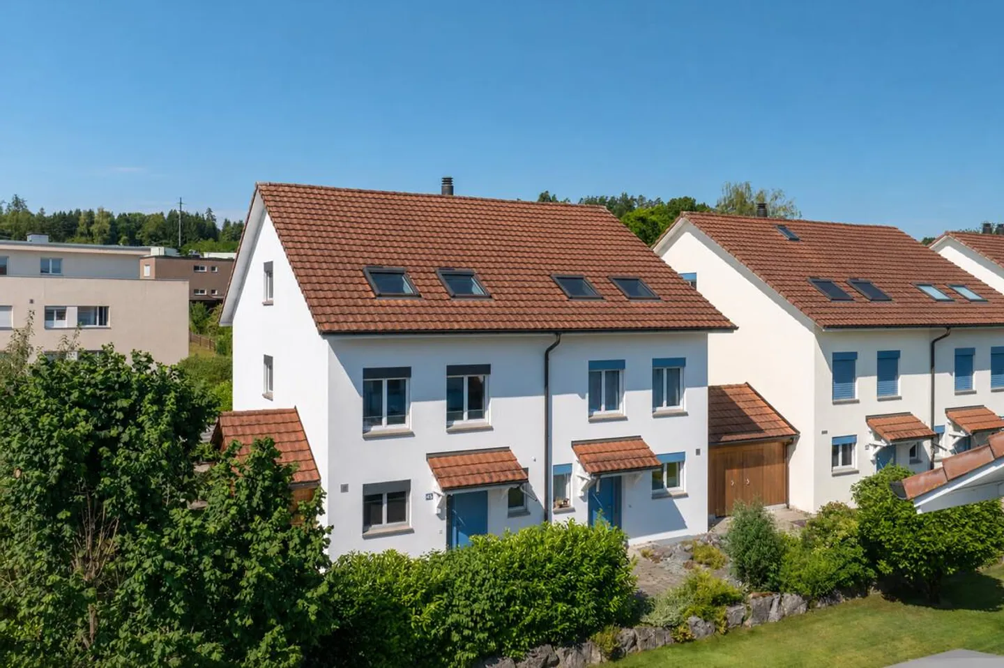 Maison jumelée de 5,5 pièces avec environ 168 mètres carrés de surface habitable - Photo 1 sur 5