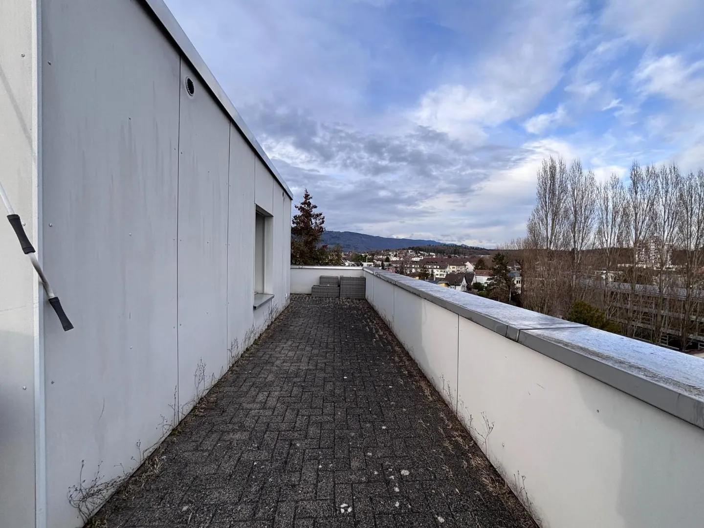 Bright 2.5-room attic apartment for rent - Photo 6 of 8