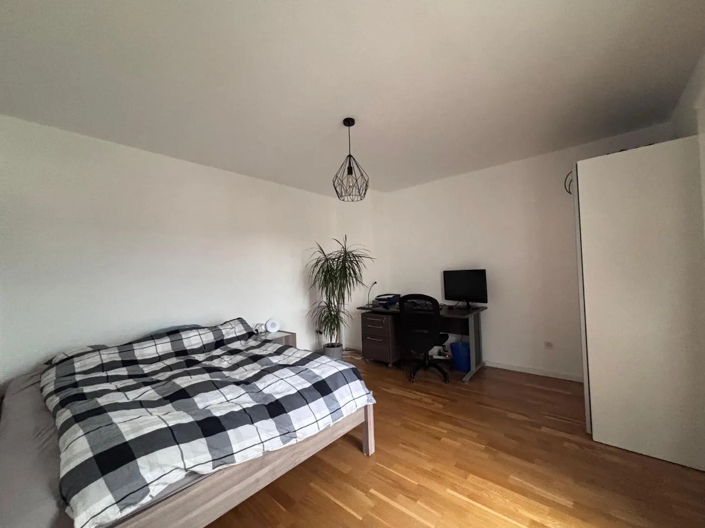 Bright 2.5-room attic apartment for rent - Photo 7 of 8