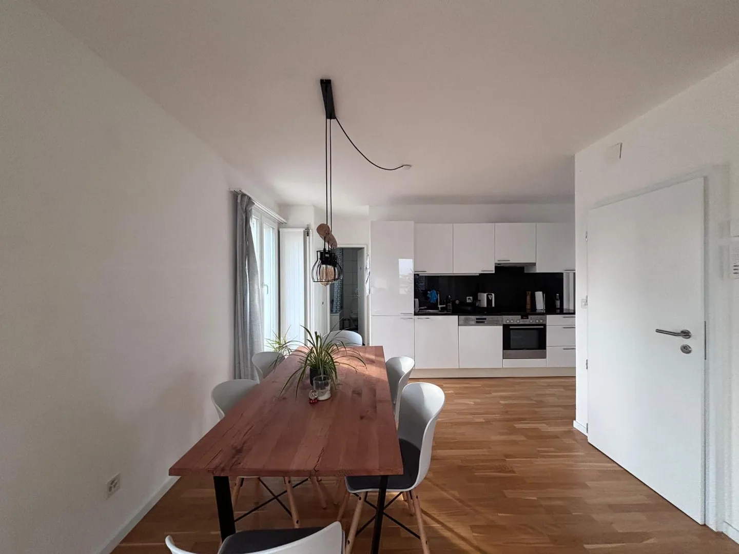 Bright 2.5-room attic apartment for rent - Photo 4 of 8