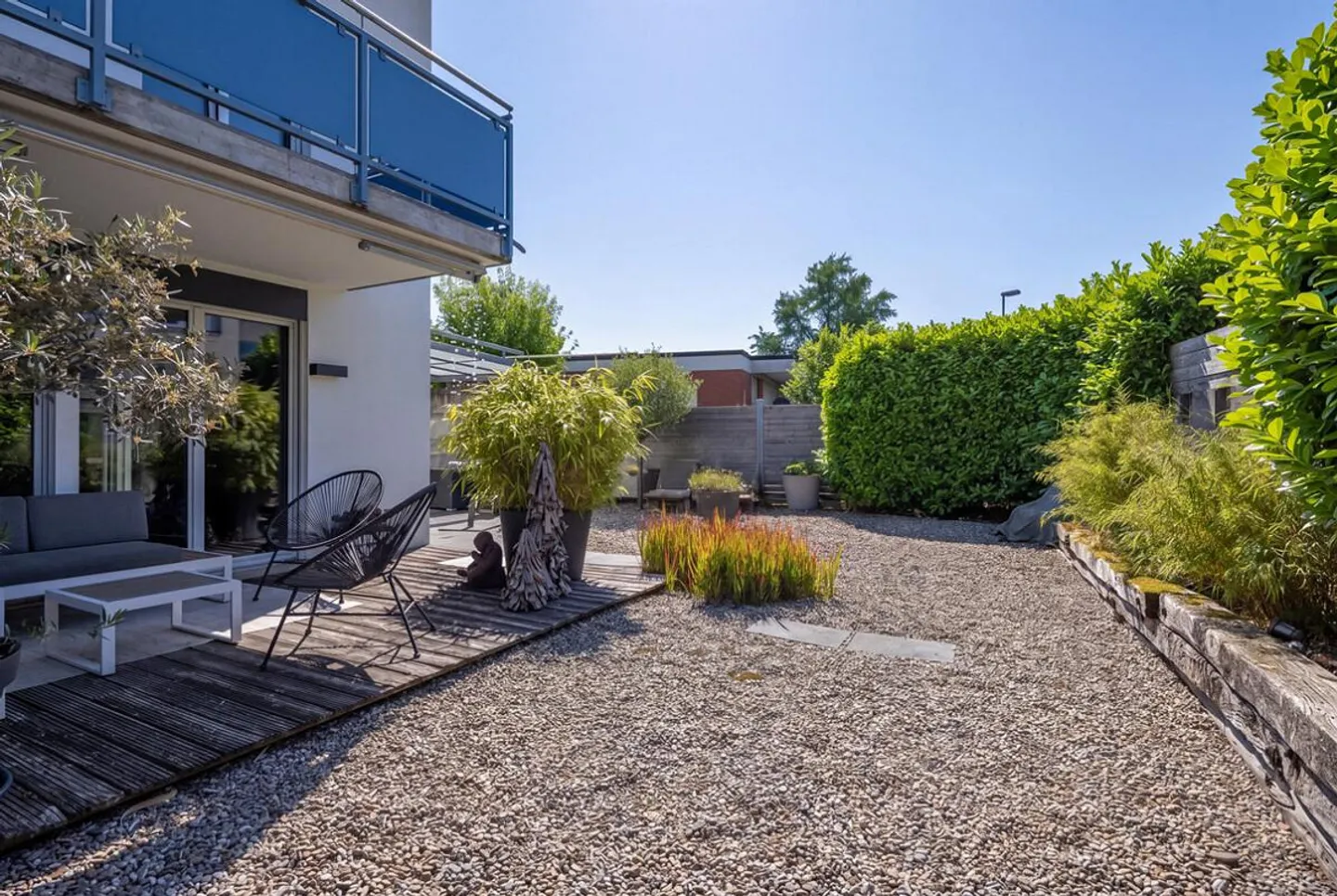 Maison jumelée de 5,5 pièces avec environ 168 mètres carrés de surface habitable - Photo 3 sur 5