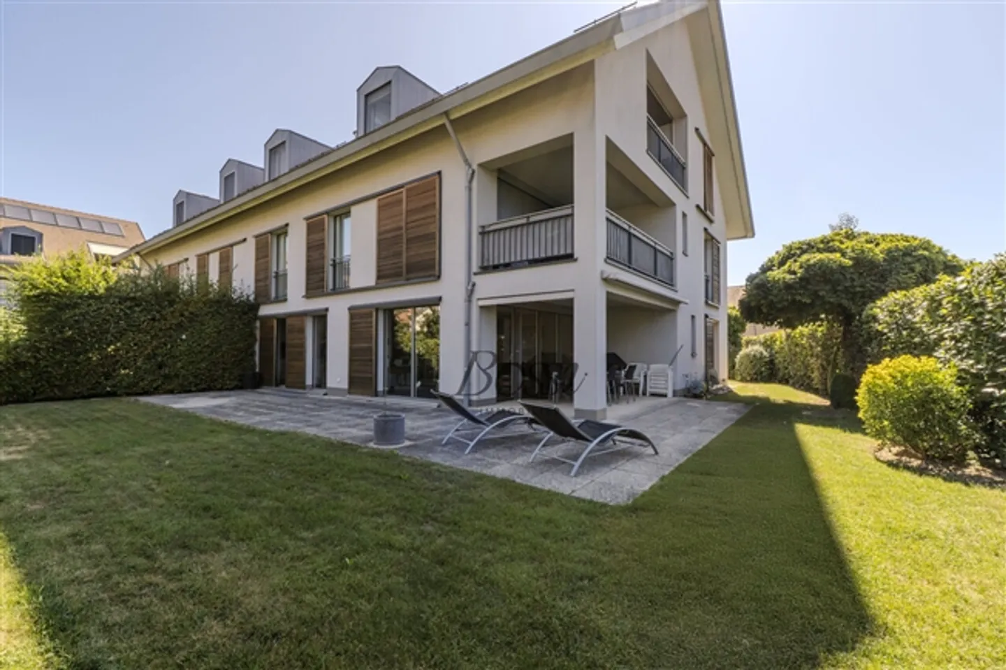 Comfort and Serenity 5-Room Apartment with Private Garden - Photo 1 of 11