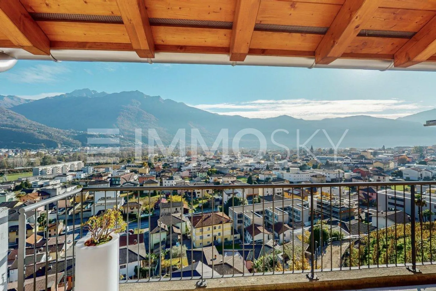 Vue imprenable, grands espaces, dans une zone ensoleillée - Photo 1 sur 5