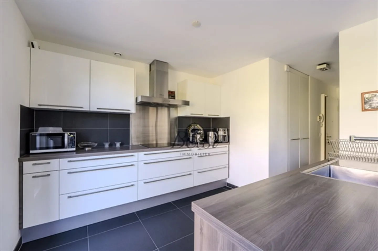 Comfort and Serenity 5-Room Apartment with Private Garden - Photo 4 of 11