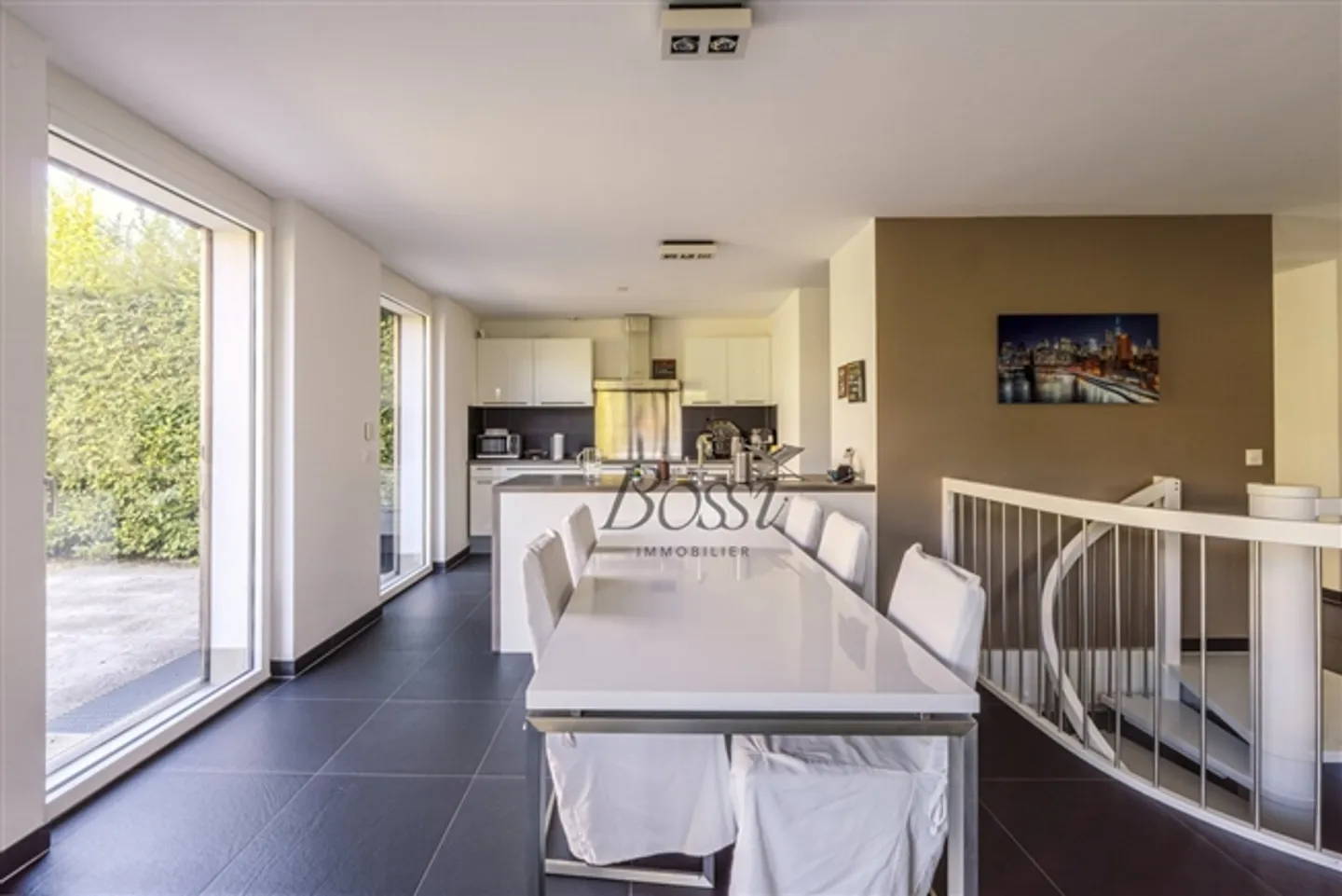 Comfort and Serenity 5-Room Apartment with Private Garden - Photo 5 of 11