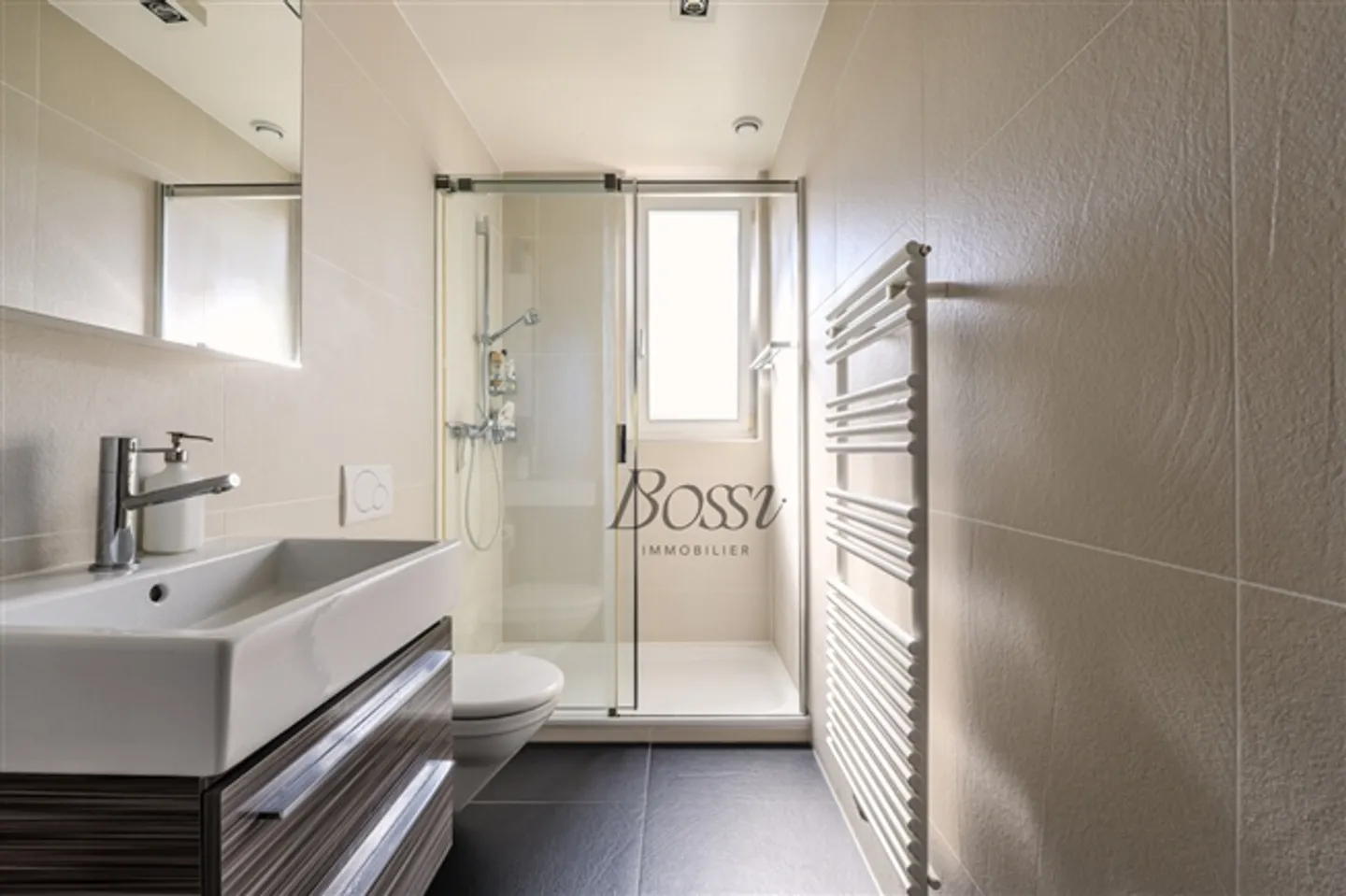 Comfort and Serenity 5-Room Apartment with Private Garden - Photo 6 of 11