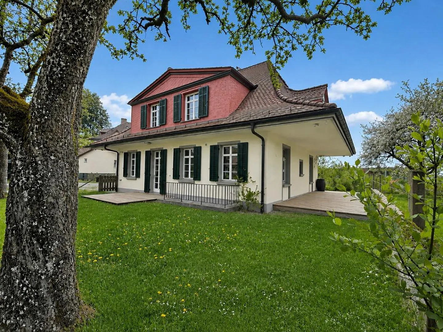 The Charming Villa to Arrive – with a Separate Apartment in a Quiet Location - Photo 1 of 11