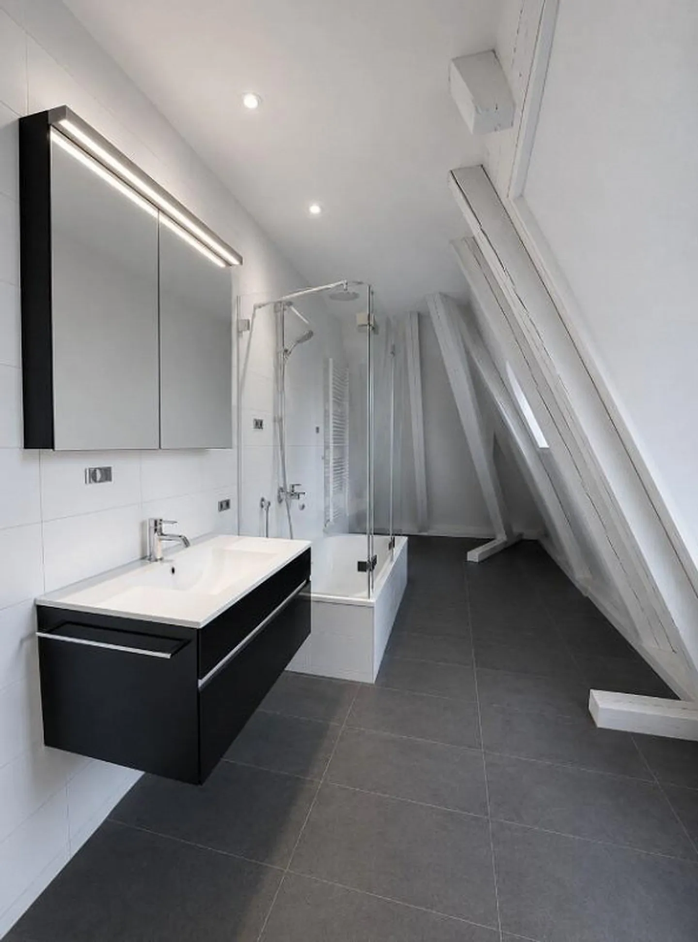 The Charming Villa to Arrive – with a Separate Apartment in a Quiet Location - Photo 7 of 11