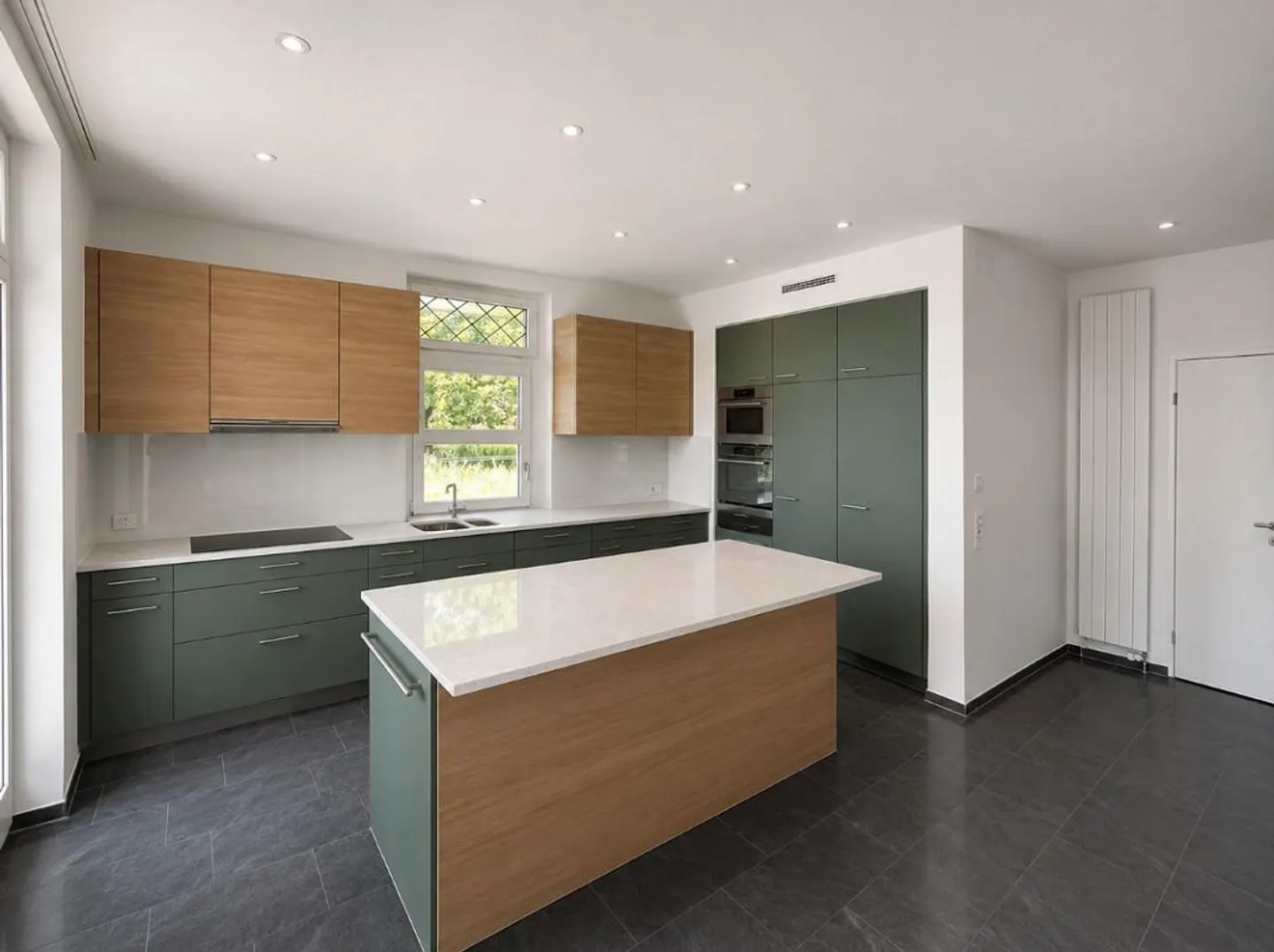 The Charming Villa to Arrive – with a Separate Apartment in a Quiet Location - Photo 3 of 11