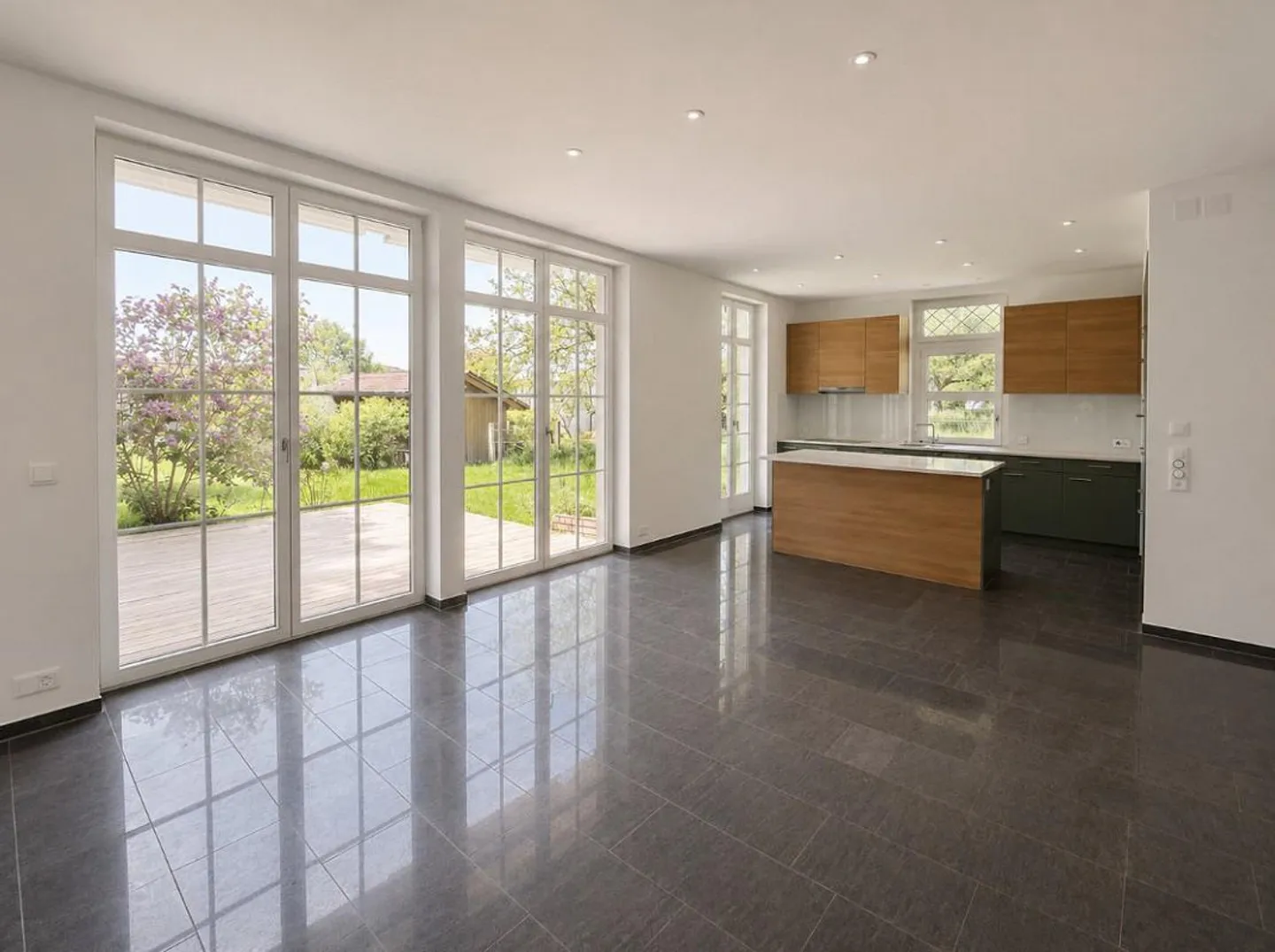 The Charming Villa to Arrive – with a Separate Apartment in a Quiet Location - Photo 4 of 11