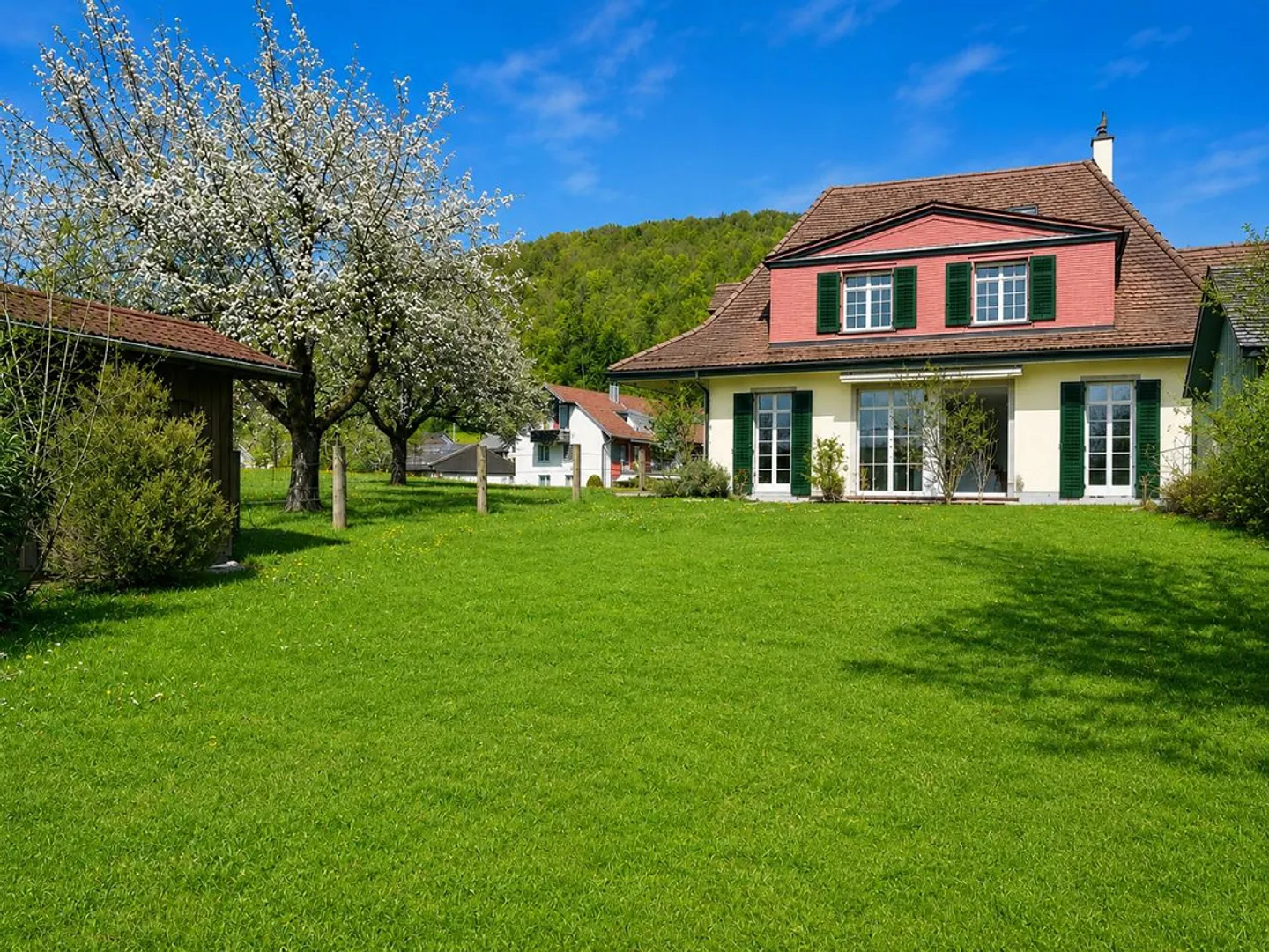 The Charming Villa to Arrive – with a Separate Apartment in a Quiet Location - Photo 10 of 11