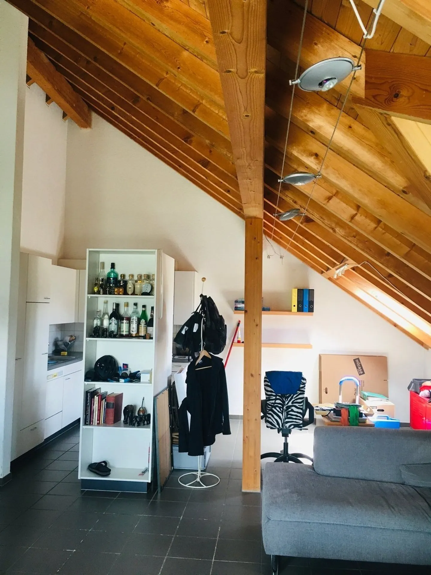 Appartamento mansardato affascinante con nuova cucina - Foto 2 di 10