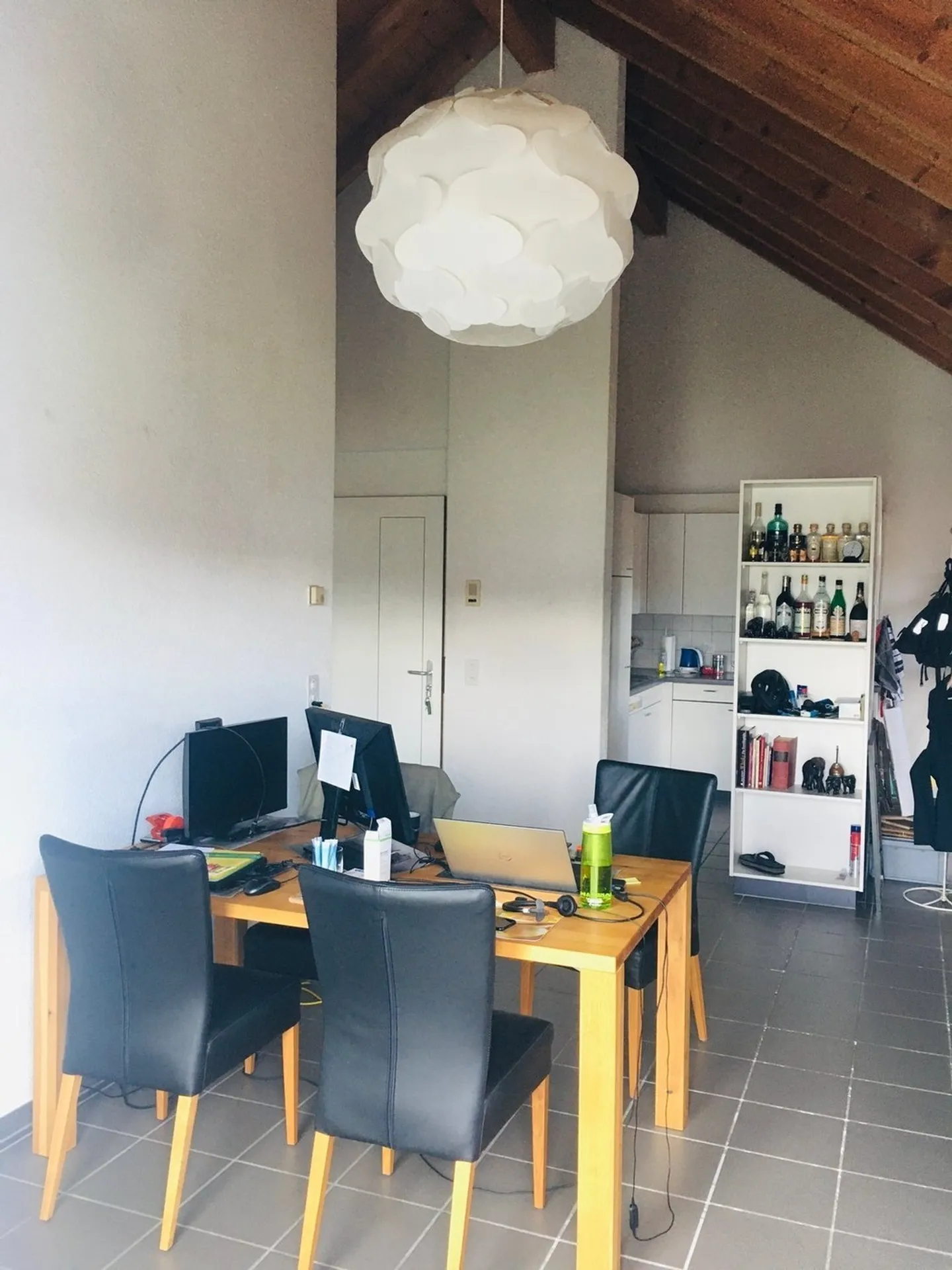 Appartamento mansardato affascinante con nuova cucina - Foto 3 di 10