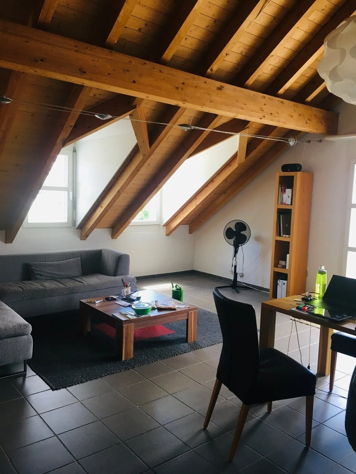 Appartamento mansardato affascinante con nuova cucina - Foto 4 di 10
