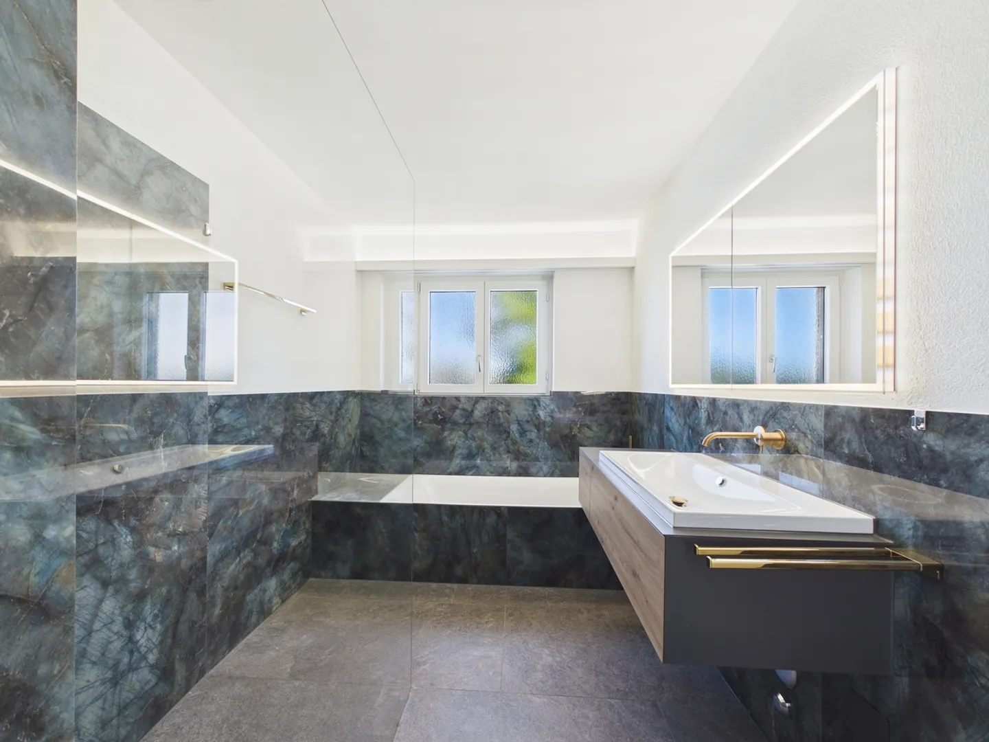 Exclusive maisonette apartment with a feel-good character - Photo 4 of 20