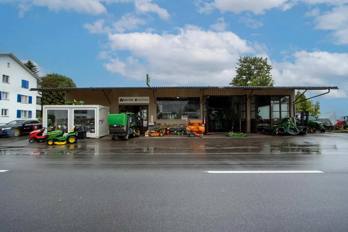Attractive property with versatile potential for use - Photo 2 of 25