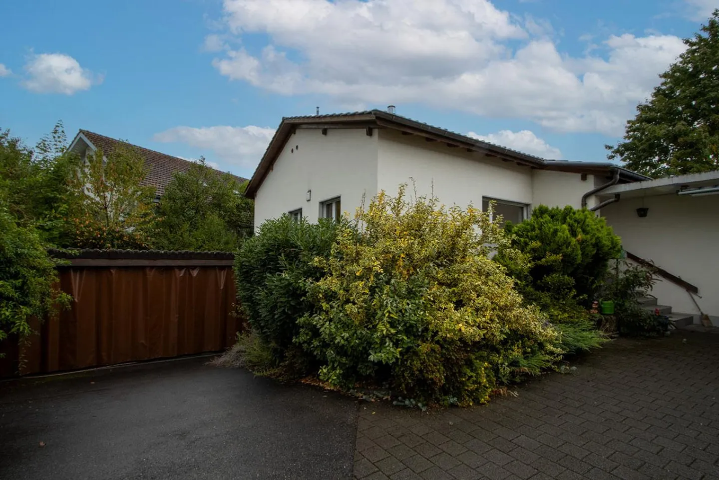 Attractive property with versatile potential for use - Photo 4 of 25