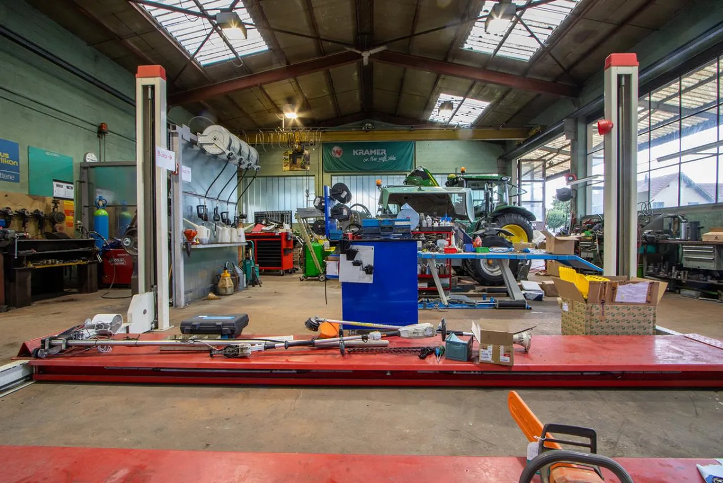 Attractive property with versatile potential for use - Photo 5 of 25