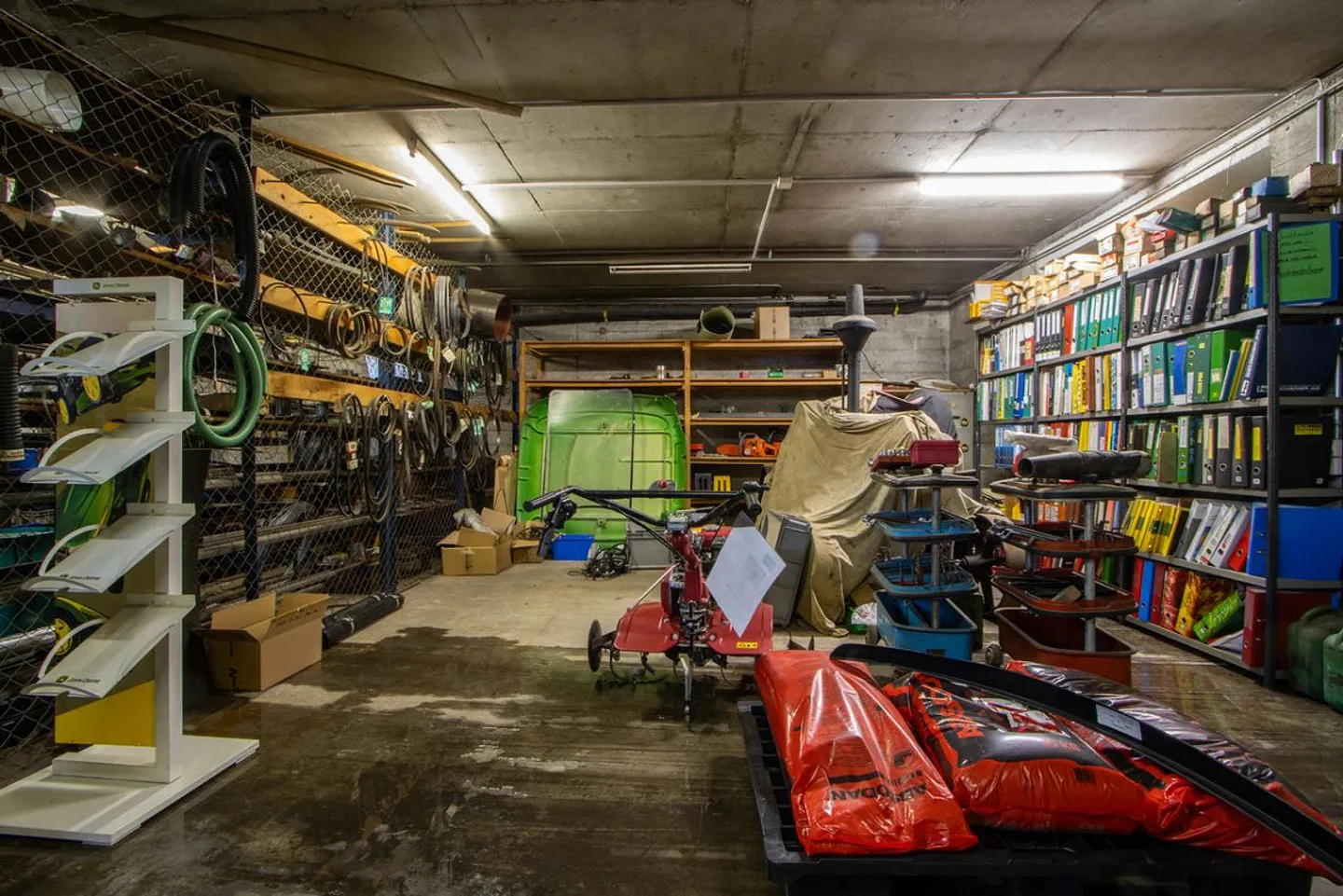 Attractive property with versatile potential for use - Photo 6 of 25