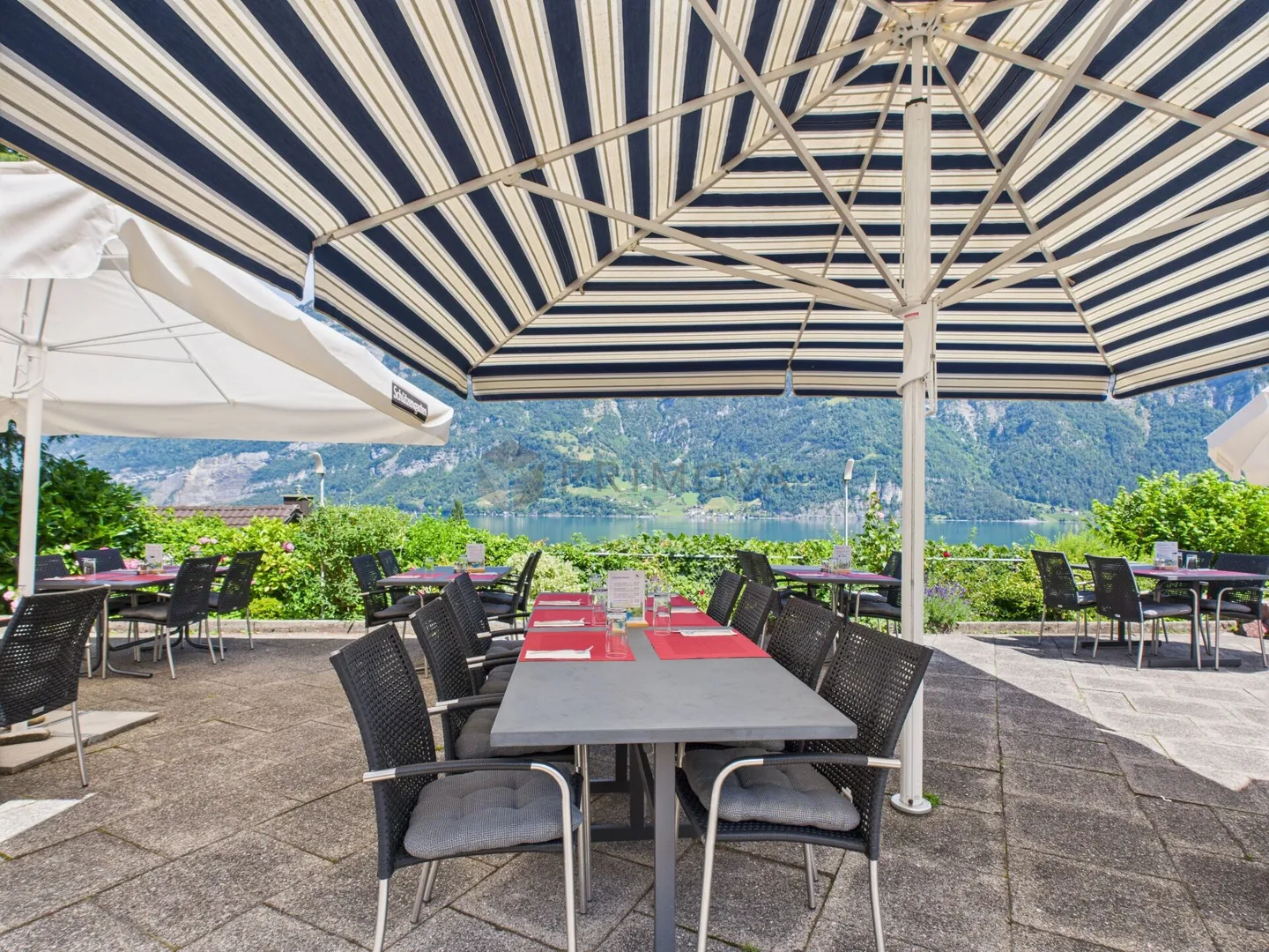 Hotel & Ristorante con Appartamenti, Vigneto e Terreno Edificabile in Posizione Premium sul Lago Walensee - Foto 8 di 30