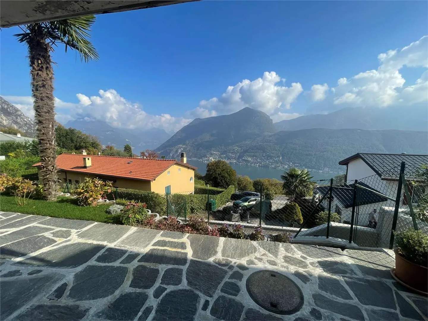 Two-family house with wonderful lake view in Carona - Photo 10 of 10