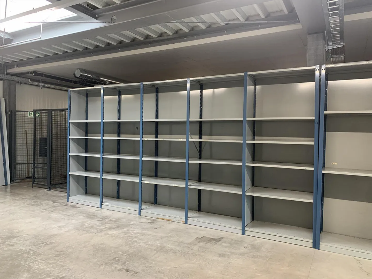 Moderne Lagerfläche - Foto 3 von 8