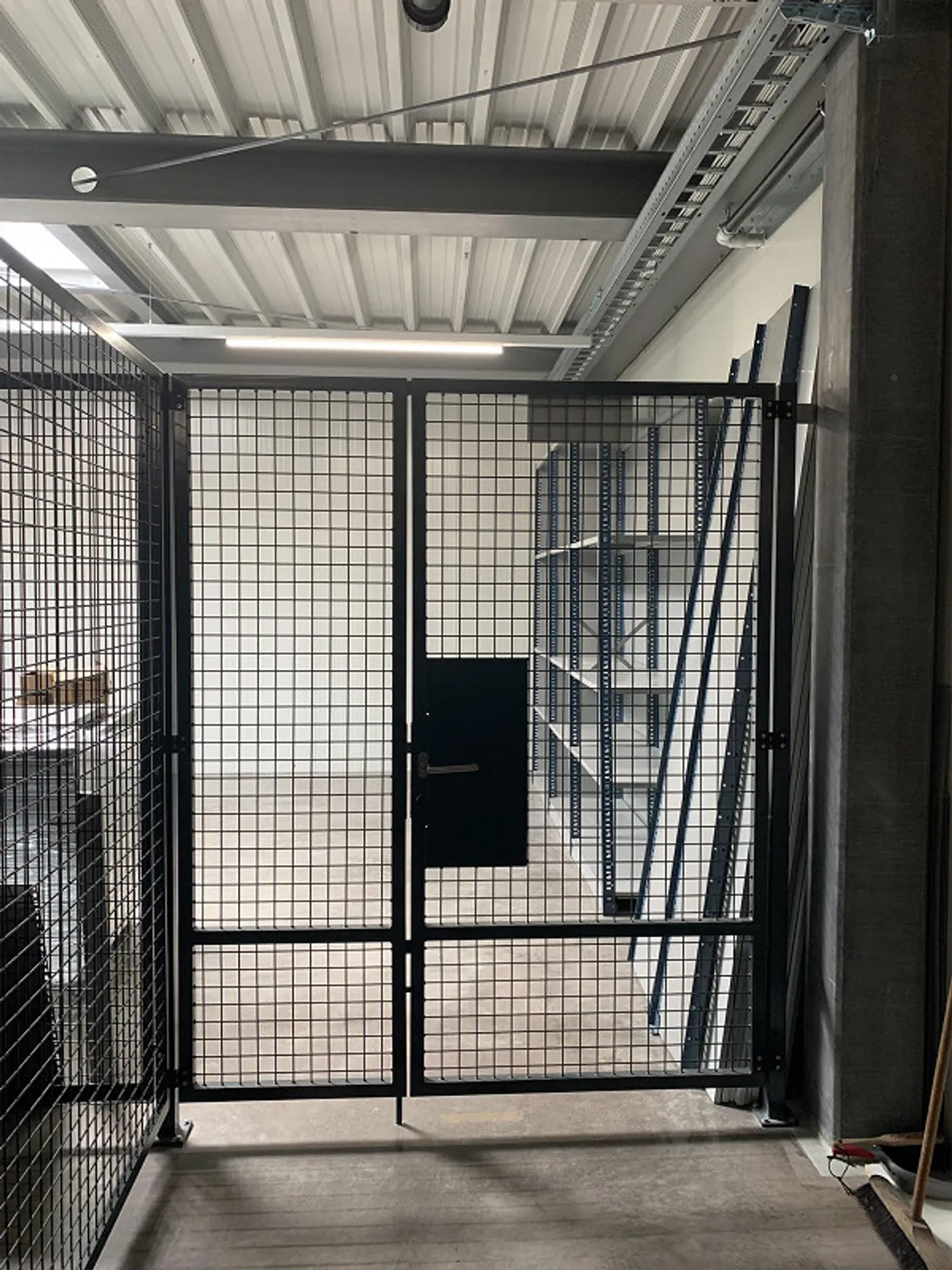 Moderne Lagerfläche - Foto 5 von 8