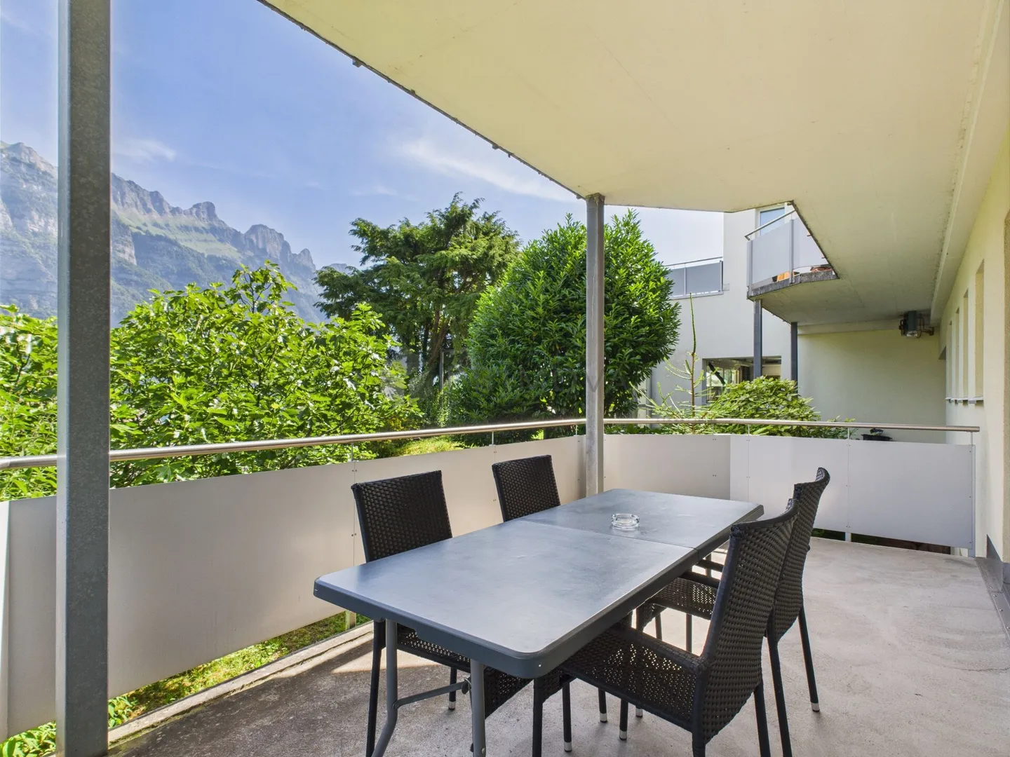 Hotel & Ristorante con Appartamenti, Vigneto e Terreno Edificabile in Posizione Premium sul Lago Walensee - Foto 17 di 30